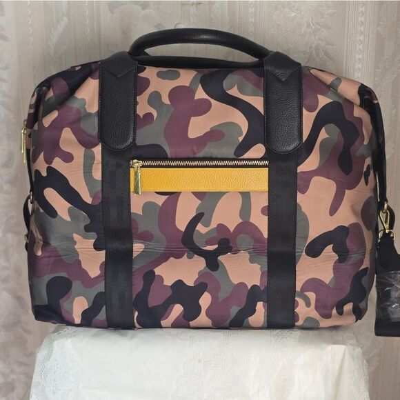 J.W. Hulme Chelsea Camouflage Travel Bag with Pouch and Adjustable Strap New - Picture 2 of 12